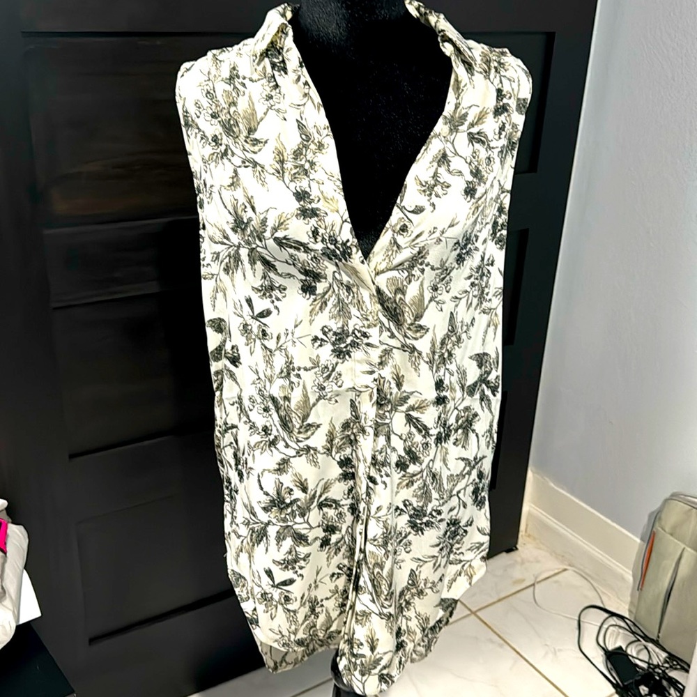 Express sleeveless top worn once